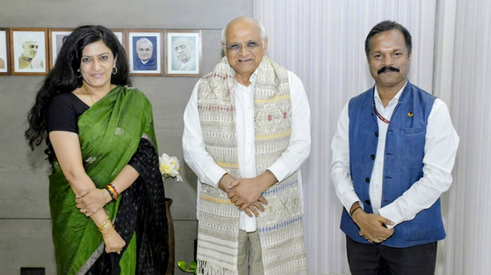 Textile Addl Secretary & CSB Member Secretary call on Guj CM